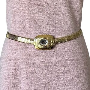 Vintage gold tone flex belt large oval crystal at center‎ of buckle Size 28